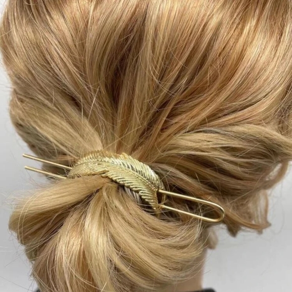 Nikkiwallflower Accessories - *Feather* Hair Clasp